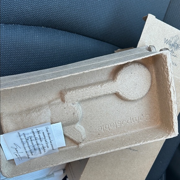 🆕🎈”Here’s to You 2026” Willow Tree Decorative Figurine with Balloon 🎈 - Picture 8 of 8